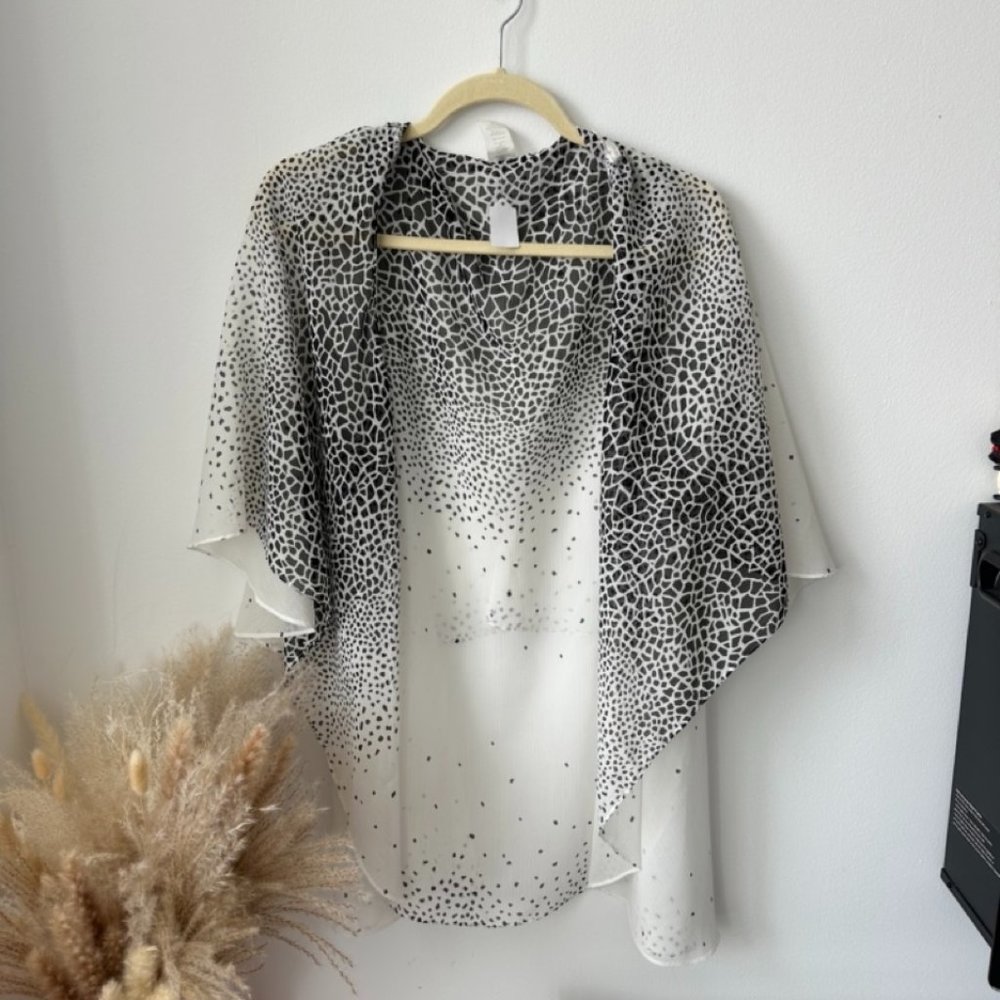 Kimono / Duster Beach Cover Up in black and white giraffe print VINTAGE